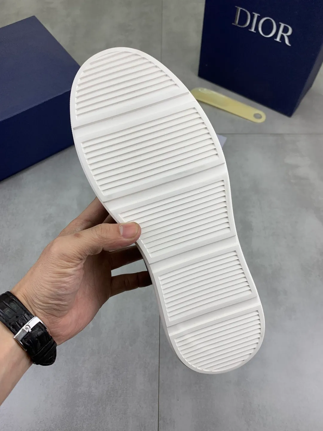 Men's men's shoes P420💰[New style]🆘[Dior] Dior original lace-up low-top men's shoes Classic casual shoes 🔥This model is the official classic model with high quality and made by famous original designers. It is made of high-quality cowhide with original materials➕comfortable and breathable mesh lining➕pigskin insole. The perfect last shape and generous and fashionable design have attracted many consumers and are suitable for drivers to drive🚗. What you want is the best quality in the market. Color: 4️⃣Color Code number: 38--44 (45 customized)